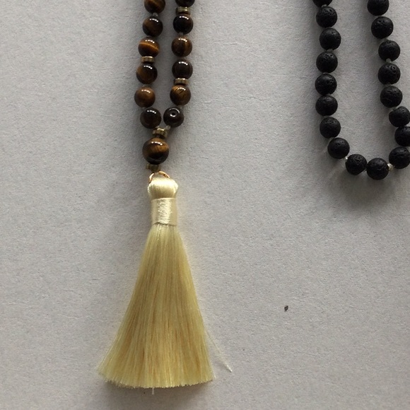 Beaded necklace with tassel - Picture 2 of 5